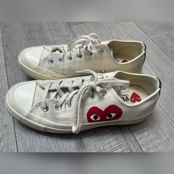 COMME DES GARÇONS PLAY
Off-White Converse Edition Chuck 70 Low Top
Sneakers - Picture 1 of 8